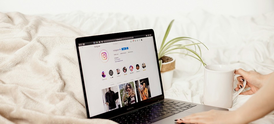 Collabstr/Unsplash